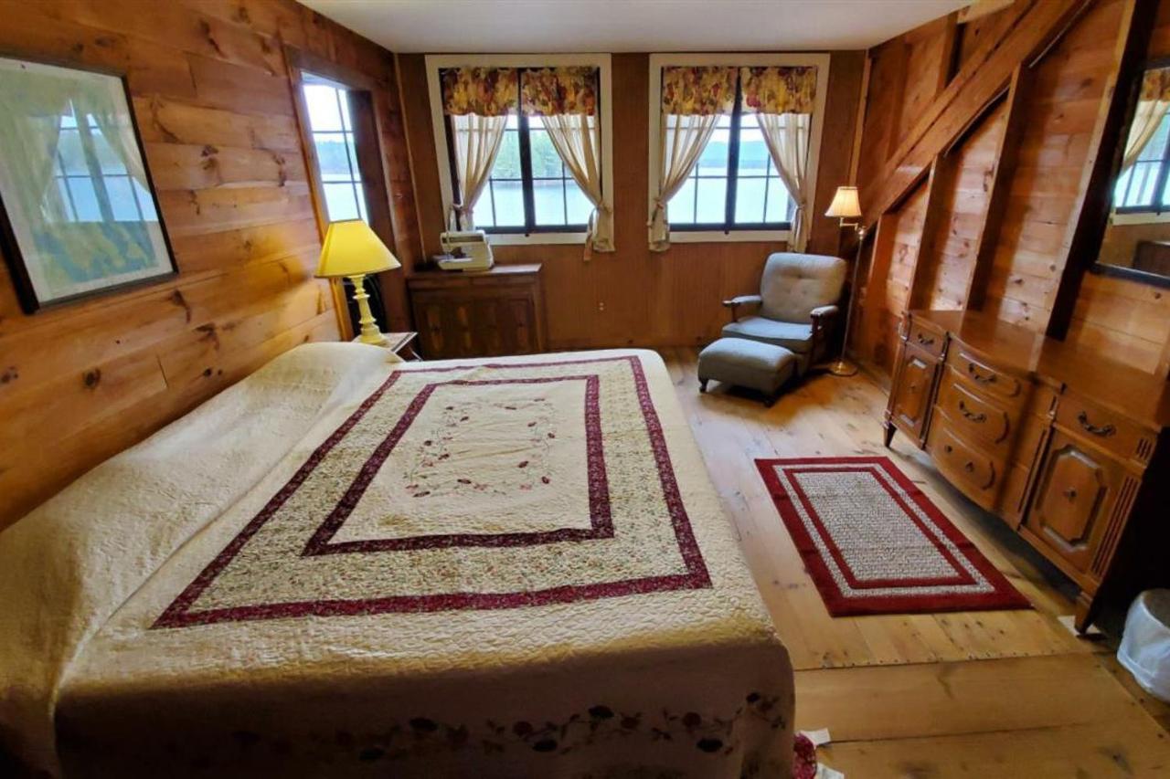 Meredith Lakefront Lodge On Lake Winnipesaukee Экстерьер фото